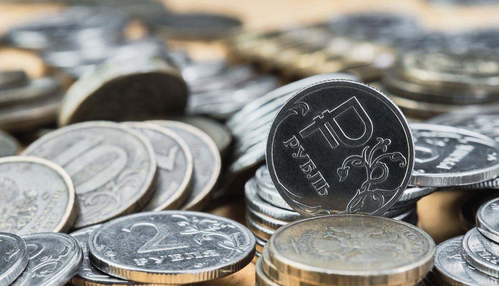 background-blurry-out-of-focus-bokeh-and-pasteurization-coins-of-the-russian-ruble-on-the-table-the-change-in-the-exchange-rate-of-the-ruble-idea-for-economic-news-banner.jpg