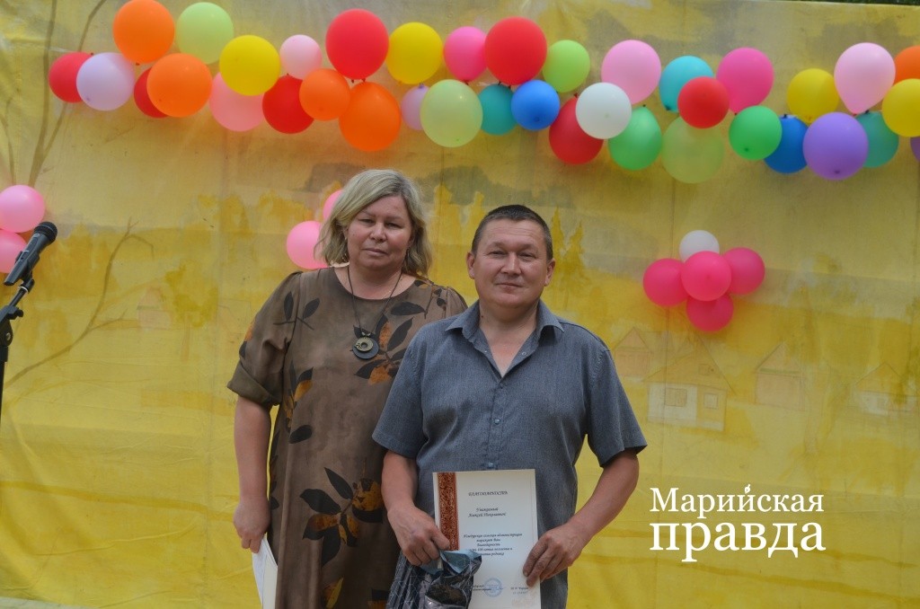 Глава сельской администрации Татьяна Чиркова вручила старосте Купсолы Сергею Петухову Благодарственное письмо. Глава сельской администрации Татьяна Чиркова вручила старосте Купсолы Сергею Петухову Благодарственное письмо1.jpg