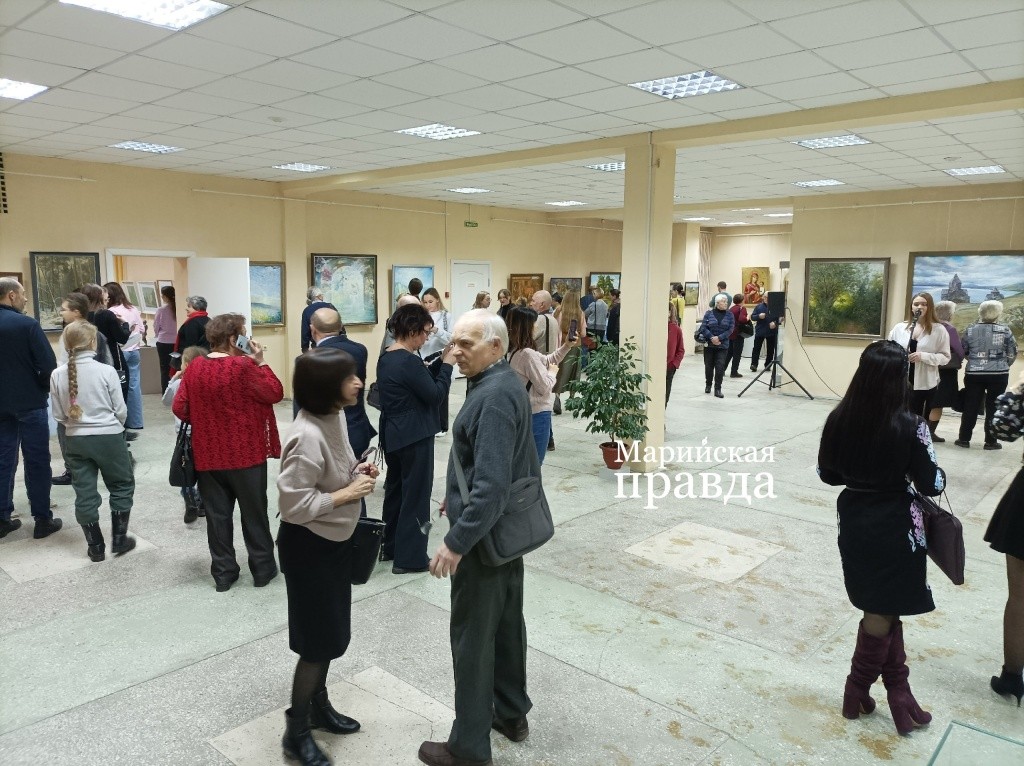 .jpg Интерес к выставке Край Марийский с годами становится все больше. Фото Марины Оленевой Марийская правда.jpg