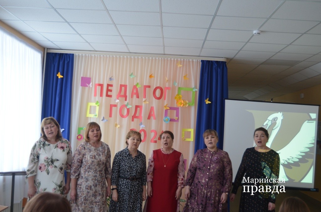 Коллектив педагогов школы №2 исполнил песню Учительский вальс. Коллектив педагогов школы №2 исполнил песню Учительский вальс..jpg