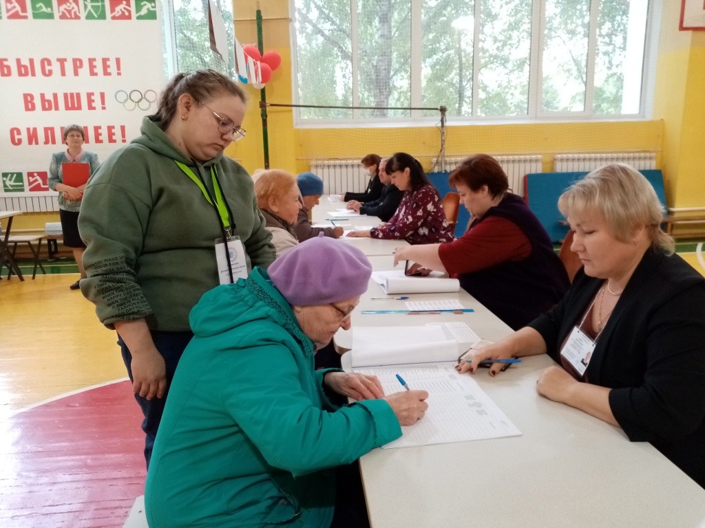 Несмотря на инвалидность, Анна Ахматканова - опытный избиратель. (Фото Натальи Кулишовой). Несмотря на инвалидность, Анна Ахматканова - опытный избиратель. (Фото Натальи Кулишовой).