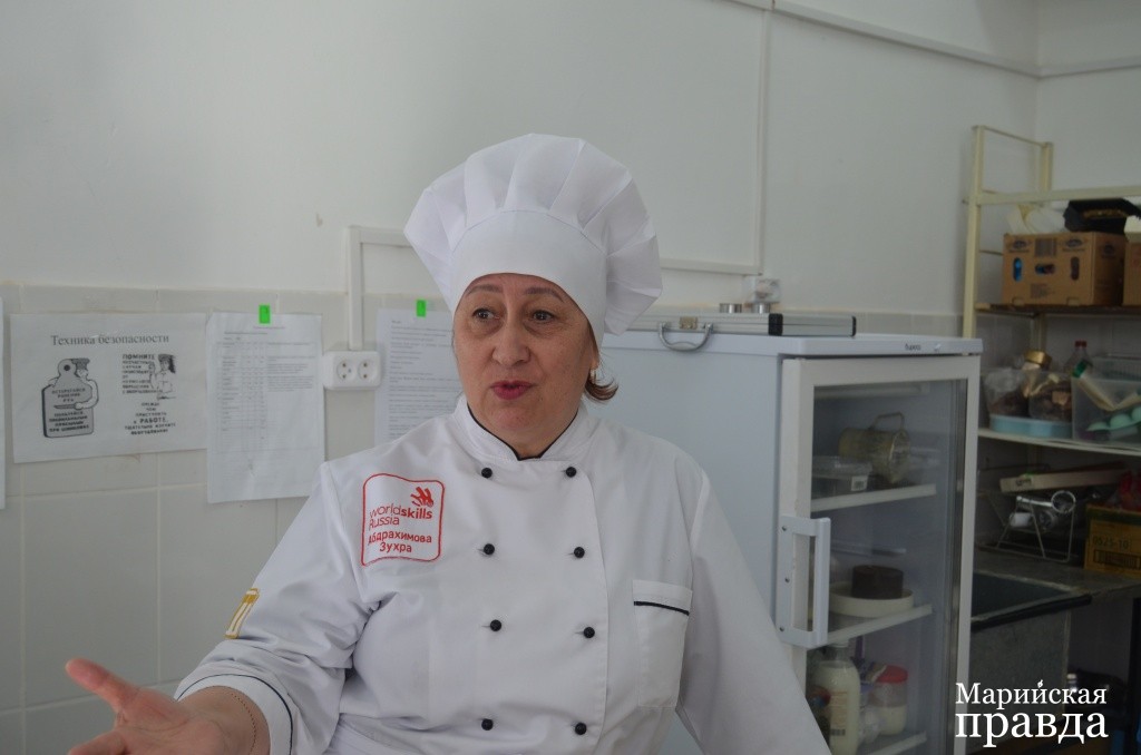 Зухра Абдрахимова повар с огромным стажем и со школьниками она на одной волне. Зухра Абдрахимова повар с огромным стажем и со школьниками она на одной волне..jpg